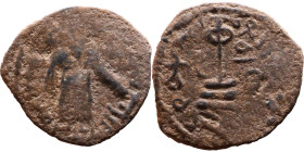 al-Malik ibn Marwan (687-705) Follis. Obverse: Standing caliph Reverse: Modified cross potent set on steps

22mm 2,40g