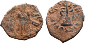 al-Malik ibn Marwan (687-705) Follis. Obverse: Standing caliph Reverse: Modified cross potent set on steps

19mm 2,61g