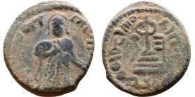 al-Malik ibn Marwan (687-705) Follis. Obverse: Standing caliph Reverse: Modified cross potent set on steps

17mm 3,26g