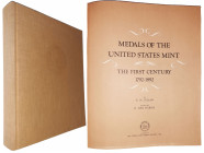 Julian (N. Neil) - Medals of the United States mint, the first century 1792-1892 - 1977

Ouvrage original en couverture rigide toilée ocre. Ouvrage ...