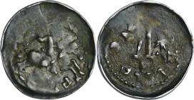 France - Lorraine - Ferri III - Denier d'argent (Nancy)

TTB+

Ferri III (1251-1303). A/ FERI. Cavalier à droite. 

R/ NAN CEI. Epée accostée d'...