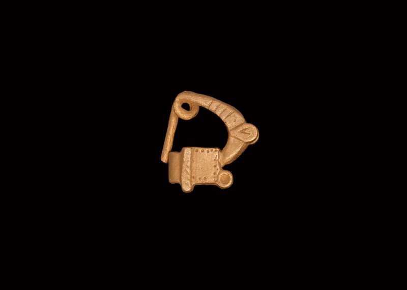 Italic Gold Decorated Fibula
5th century BC. A small gold fibula with square-se...
