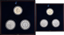 ESTERE - FRANCIA - Quinta Repubblica (1959) - Trittico 1998 - Mondiali di calcio AU-AG AU920, gr. 17 - In confezione

Status: FS

Notes: AU920, gr...