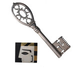 VARIE - Oggetti di antiquariato Chiave e spilla in AG 925, gr 107 circa

Status: Buono

Notes: