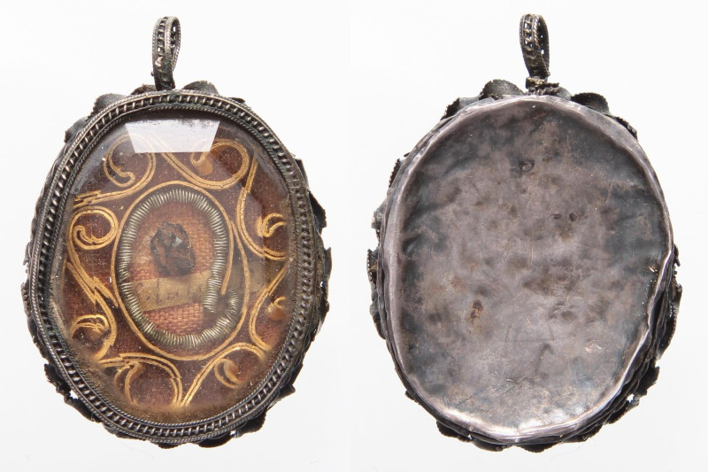 VARIE - Oggetti di antiquariato Reliquiario in AG, gr. 7,1

Status: Buono

N...