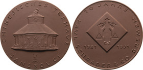 Bremen 
Stadt
Steingut-Medaille
1991

auf das 70j. Bestehen der Tee- und Feinkost-Handelsfirma Paul Schrader & Co.
Vs: Chinesisches Teehaus im S...