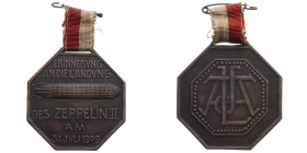 Frankfurt am Main 
Stadt
Tragbare achteckige Bronze-Plakette
1909

auf die Landung des Luftschiffes 'Zeppelin II' anlässlich der Internationalen ...