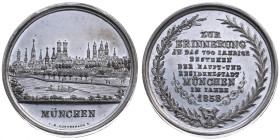 München 
Stadt
Zinn-Medaille
1858

auf die 700-Jahr-Feier der Stadt
Vs: Stadtansicht, davor Isar mit Flößern, im Abschnitt Stadtname
Rs: Neun Z...