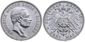 Sachsen 
Königreich. Friedrich August III., 1904-1918
3 Mark
1910
Muldenhütte Mzz. E

Vs: Kopf des Königs Friedrich August III. nach rechts, unt...