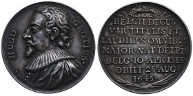 Personen 
Grotius, Hugo, 1583-1645
Silber-Serienmedaille
o. J. (1720-1728)

-
Vs: Brustbild des Juristen, Philosophen und Staatsmannes n. l. im ...