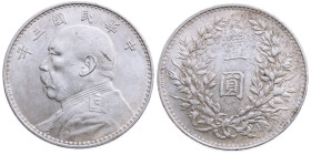 China 
Republik, 1911-1949
Dollar
Jahr 3 (1914)

Vs: Brustbild des Yuan Shikai n. l.
Rs: Schriftzeichen in Reisrispenkranz

Material: Silber 9...