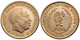 Elfenbeinküste 
Republik, seit 1960
25 Francs
1966

Vs: Kopf von Felix Houphouet Boigny (1905-1993, Staatspräsident) n. r., Umschrift
Rs: Afrika...
