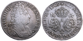 Frankreich 
Königreich. Louis XIV., 1643-1715
Ecu
1709
A Paris

Vs: Brustbild n. r., Umschrift
Rs: Drei Kronen, dazwischen drei Lilien, Umschri...