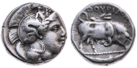 Italien 
Lukanien. Thourioi
Stater
410-400 v.Chr

Vs: Kopf der Athena mit attischem Helm (mit Scylla-Darstellung) n. r.
Rs: Stier stoßend n. r....