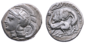 Italien 
Lukanien. Velia
Didrachme
um 280 v.Chr.

Vs: Kopf der Athene mit attischem Helm n. l., r. in inkusem Quadrat "IE"
Rs: Löwe n. l. einen ...