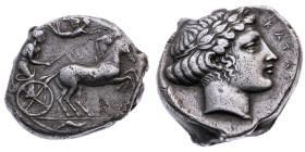 Sizilien 
Katane
Tetradrachme
445-435 v.Chr

Vs: Quadriga n.r
Rs: Kopf des Apollon mit Lorbeerkranz n.r., Umschrift

Material: Silber 

Größ...