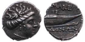 Makedonien 
Königreich
Philipp V., 221-179 v.Chr., oder Perseus, 179-168 v.Chr.
Tetrobol
um 187-168 v.Chr.

Vs: Kopf einer Mänade mit Traubenkra...