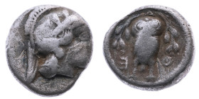 Attika 
Athen
Hemidrachme
um 454-404 v.Chr.

Vs: Kopf der Athena n. r
Rs: Eule frontal, oben Olivenzweig, A / Ǝ - Θ

Material: Silber 

Größ...