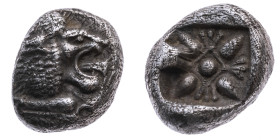 Ionien 
Miletos
1/12 Stater
5. Jh. v. Chr

Vs: Löwenvorderteil n. r.
Rs: Sternförmiges Ornament in Quadratum incusum

Material: Silber 

Grö...