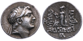 Kappadokien 
Königreich
Ariarathes V. Eusebes Philopator, 163-130 v.Chr
Drachme
130/129 v.Chr.)
Unbestimmte Münzstätte

Vs: Kopf n. r.
Rs: Ath...