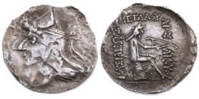 Parthien 
Königreich
Mithradates I., 171-138 v.Chr.
Drachme
185-132 v. Chr.
Hekatompylos

Vs: Brustbild mit Haube n.l
Rs: Thronender Herrscher...