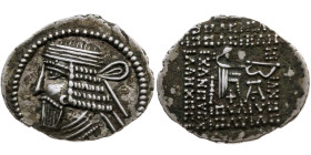 Parthien 
Königreich
Vologases I., 51-78
Drachme

Ekbatana

Vs: Brb. n.l
Rs: Thronender Herrscher mit Bogen n.r

Material: Silber 

Größe:...