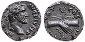 Kaiserreich 
Antoninus Pius, 138-161
Denar
139
Rom

Vs: Kopf mit Lorbeerkranz n. r., Umschrift ANTONINVS PIVS AVG P P
Rs: Verschlungene Hände h...