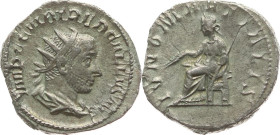 Römer 
Kaiserreich
Trebonianus Gallus, 251-253
Antoninian

Mailand

Vs: Drapiertes Brustbild mit Strahlenkrone n. r., Umschrift IMP C C VIB TRE...