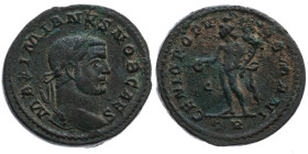 Römer 
Kaiserreich
Galerius Maximianus, 293-311
Follis
um 295
Treveri

Vs: Kopf mit Lorbeerkranz n. r., Umschrift MAXIMIANVS NOB CAES
Rs: Geni...