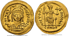 Justin II (AD 565-578). AV solidus (20mm, 4.41 gm, 5h). NGC MS 5/5 - 3/5, wavy flan, clipped. Constantinople, 6th officina, AD 565-578. D N I-VSTI-NVS...