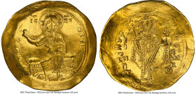 Alexius I Comnenus (AD 1081-1118). AV hyperpyron (27mm, 6h). NGC AU, graffiti. Constantinople, post-reform coinage, AD 1092-1118. + KЄ RO-HΘЄI, Christ...