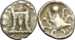 Greek Italy. Bruttium, Kroton. AR Obol, 525-425 BC. D/ Tripod. R/ Octopus. cf. HN Italy 2128 (Triobol). AR. g. 0.39 mm. 9.00 About VF.