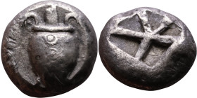 Attica, Aegina. (4th century BC) Stater Obverse: Sea turtle; Reverse: Incuse square divided into five sections.

Weight:18mm 11,79g