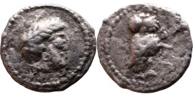 Samaria ? (Circa 375-333 BC) Hemirachm. Obv: Helmeted head of Athena right Rev: Owl standing right, head facing

Weight:13mm 1,39g