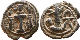 Shapur II (309-379) Bronze coin. Obv: Bust of emperor. Rev: Blazing altar of fire situated between two guards

Weight:14mm 2,10g