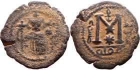 al-Malik ibn Marwan (687-705), Byzantine style folis Obverse: Imperial figure holding globe and cross Reverse: M and inscription

Weight:23mm 4,14g...