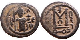 al-Malik ibn Marwan (687-705), Byzantine style folis Obverse: Imperial figure holding globe and cross Reverse: M and inscription

Weight:21mm 4,29g...