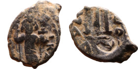 Constans II (641-668) Follis. Obverse: Imperial figure holding cross and globus Reverse: m and inscription

Weight:18mm 4,95g

Artificial sand pat...