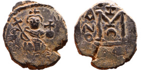 al-Malik ibn Marwan (687-705), Byzantine style folis Obverse: Imperial figure holding globe and cross Reverse: M and inscription

Weight:17mm 4,15g...