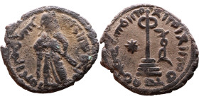 al-Malik ibn Marwan (687-705) Follis. Obverse: Standing caliph Reverse: Modified cross potent set on steps

Weight:23mm 4,00g

Artificial sand pat...