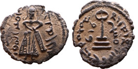 al-Malik ibn Marwan (687-705) Follis. Obverse: Standing caliph Reverse: Modified cross potent set on steps

Weight:22mm 2,72g

Artificial sand pat...