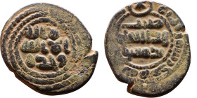 Umayyad/Abbasid. Bronze coin. Obverse: Arabic inscription. Reverse: Arabic inscription

Weight:20mm 3,84g