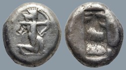 ACHAEMENID EMPIRE. Time of Darios I to Xerxes I. (Circa 505-480 BC). Sardes mint.
AR Siglos (14,2mm 5,2g)
Obv: Persian king or hero, wearing kidaris...