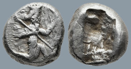 ACHAEMENID EMPIRE. Time of Darios I to Xerxes II (485-420 BC). Sardes.
AR Siglos (13,7mm 5,32g)
Obv: Persian king in kneeling-running stance right, ...