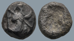 ACHAEMENID EMPIRE. Time of Darios I to Xerxes II (485-420 BC). Sardes.
AR Siglos (14,1mm 5,44g)
Obv: Persian king in kneeling-running stance right, ...