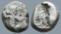 ACHAEMENID EMPIRE. Time of Artaxerxes II to Artaxerxes III (Circa 375-340 BC). Sardes.
AR Siglos (14,2mm 5,26g)
Obv: Persian king in kneeling-runnin...