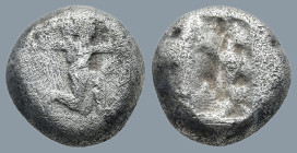 ACHAEMENID EMPIRE. Time of Artaxerxes II to Artaxerxes III (Circa 375-340 BC). Sardes.
AR Siglos (13,8mm 5,5g)
Obv: Persian king in kneeling-running...