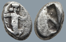 ACHAEMENID EMPIRE. Time of Artaxerxes II to Artaxerxes III (Circa 375-340 BC). Sardes.
AR Siglos (12,2mm 5,3g)
Obv: Persian king in kneeling-running...