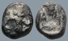 ACHAEMENID EMPIRE. Time of Artaxerxes II to Artaxerxes III (Circa 375-340 BC). Sardes.
AR Siglos (13,3mm 5g)
Obv: Persian king in kneeling-running s...