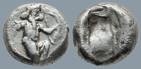 ACHAEMENID EMPIRE. Time of Artaxerxes II to Artaxerxes III (Circa 375-340 BC). Sardes.
AR Siglos (14,5mm 4,7g)
Obv: Persian king in kneeling-running...